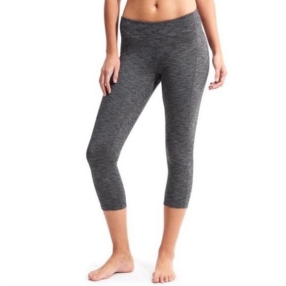 Athleta Black Heather Gray Revelation Capri Leggings Size Medium - Picture 1 of 12